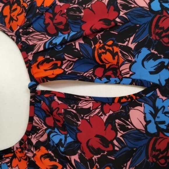 J. Crew Sleeveless Halter Blouse Size 6 Floral blue red orange summer top - Picture 3 of 8
